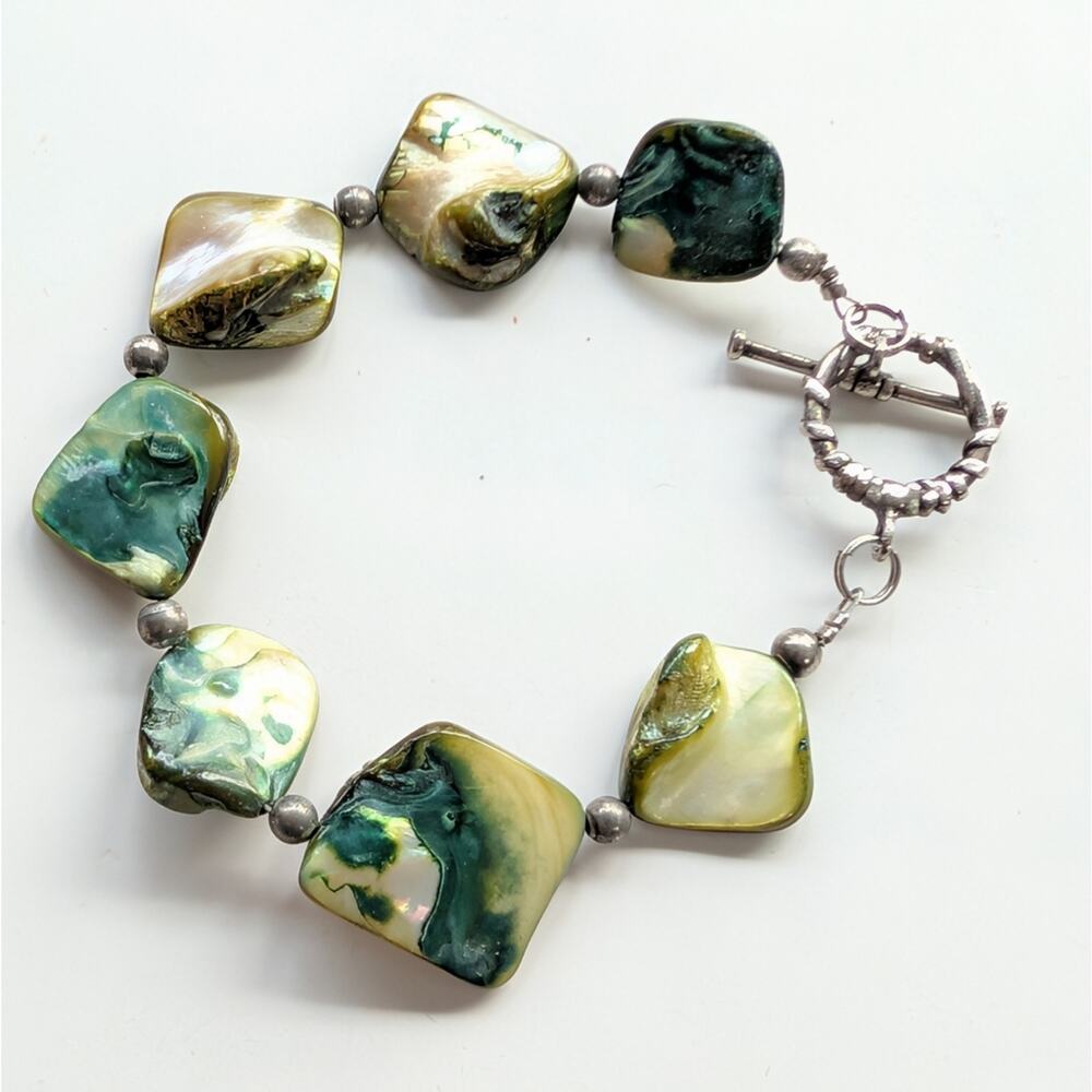 Vintage Dyed Shell Mother Of Pearl Coastal Beach Beaded Toggle Bracelet - Picture 2 of 3